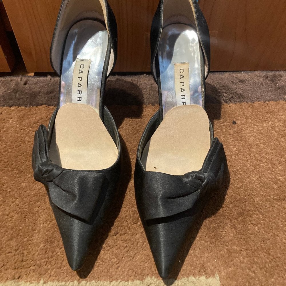 Caparros Size 5 bow pump